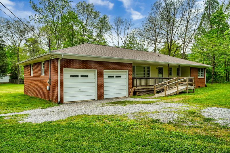 303 Gibbs Ferry Rd, Clinton, TN 37716