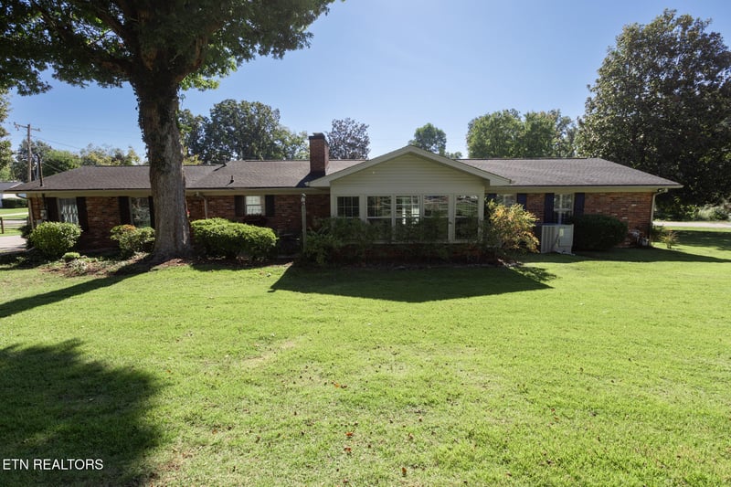 303 Greenhill Dr, Maryville, TN 37804