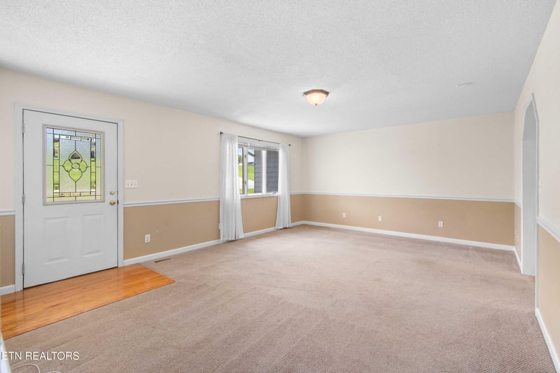 303 Mountain Perkins Ln, Jacksboro, TN 37757