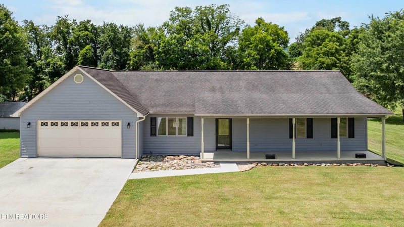 303 Mountain Perkins Ln, Jacksboro, TN 37757
