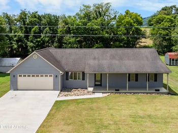303 Mountain Perkins Ln, Jacksboro, TN 37757
