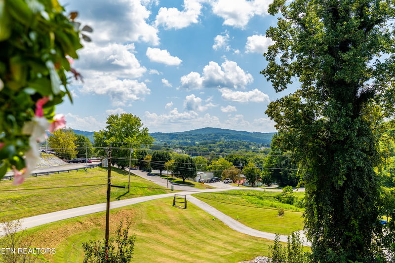 303 N 16th St, Lafollette, TN 37766