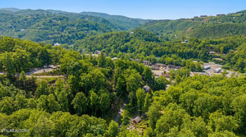 303 Silverbell Ln, Gatlinburg, TN 37738
