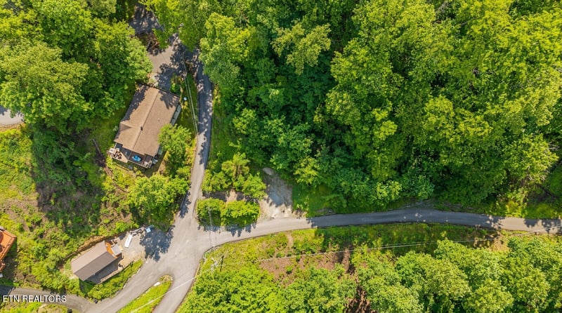 303 Silverbell Ln, Gatlinburg, TN 37738