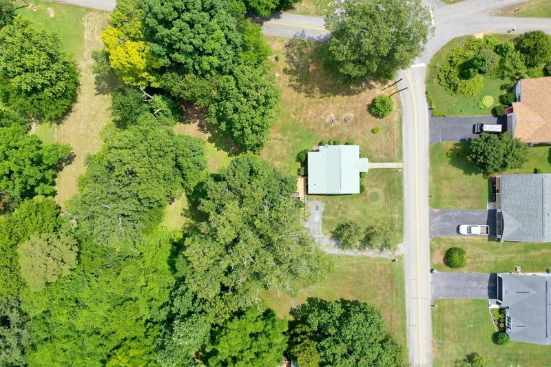 303 Waters Rd, Maryville, TN 37803
