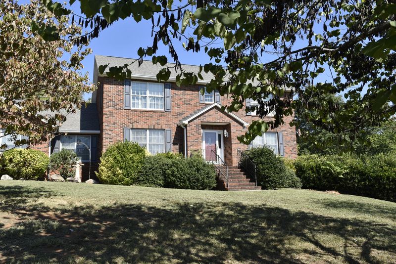 3034 Hawthorne St, Athens, TN 37303