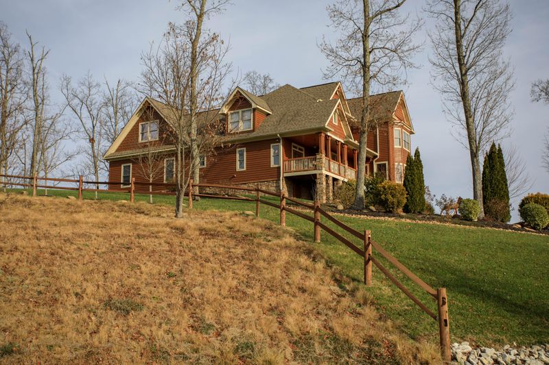 3035 Misty Bluff Trl, Sevierville, TN 37862