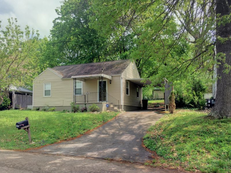 3036 SE Dodd St, Knoxville, TN 37920