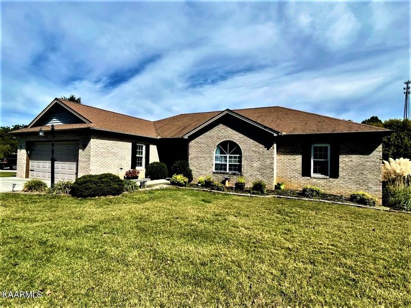 3036 Sugarwood Dr, Kodak, TN 37764