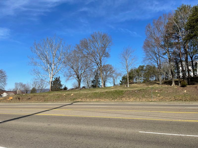 3036 Veterans Blvd/middle Creek Rd, Pigeon Forge, TN 37863