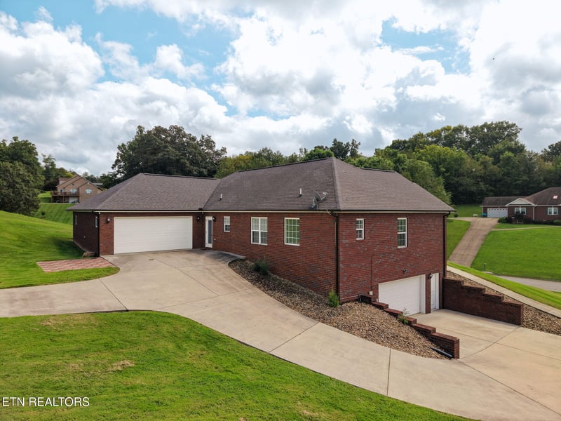 3038 Waters Edge Dr, Morristown, TN 37814
