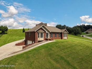 3038 Waters Edge Dr, Morristown, TN 37814