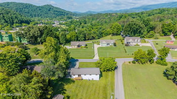 3039 Lona Dr, Sevierville, TN 37862