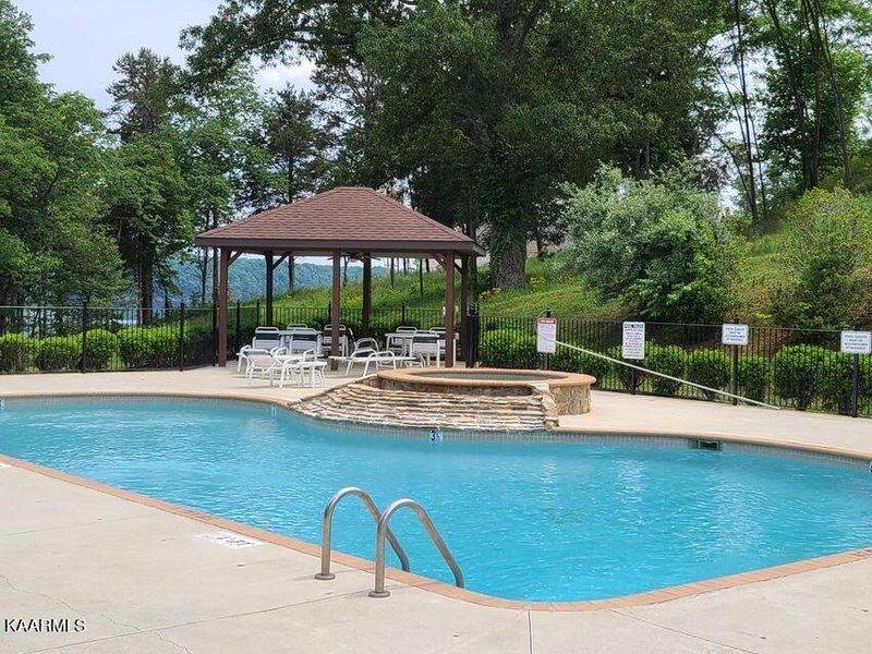 304 Caney View Dr, Harriman, TN 37748
