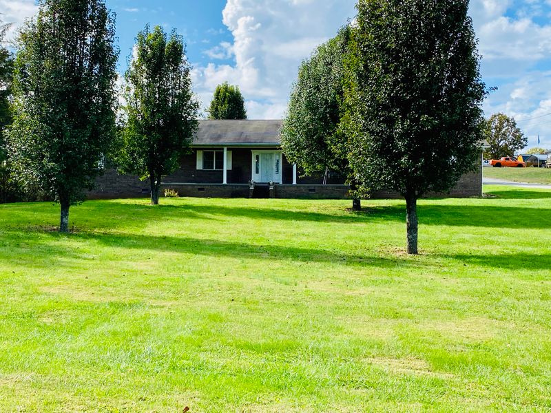 304 Cape Russell Rd, Sharps Chapel, TN 37866