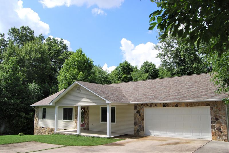 304 Clinton Wright Ln, Crossville, TN 38572