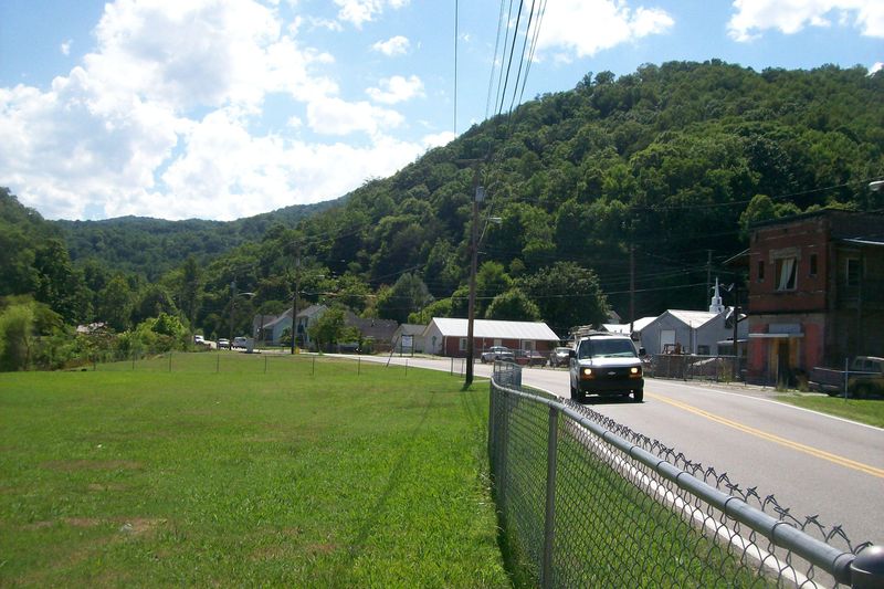 304 Creek St, Rocky Top, TN 37769