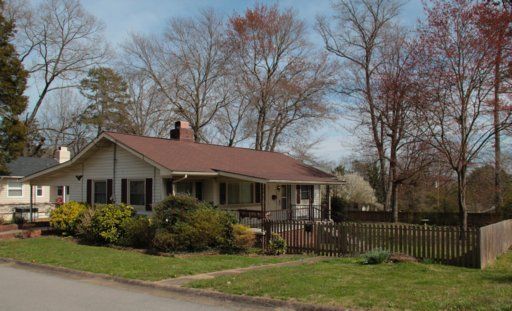 304 E Fernhill Ln, Oak Ridge, TN 37830