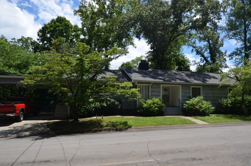 304 E Forest Ln, Oak Ridge, TN 37830