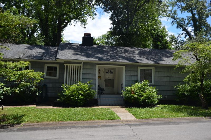304 E Forest Ln, Oak Ridge, TN 37830