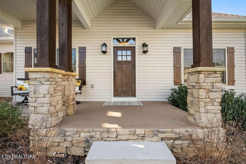 304 Elokwa Ln, Loudon, TN 37774