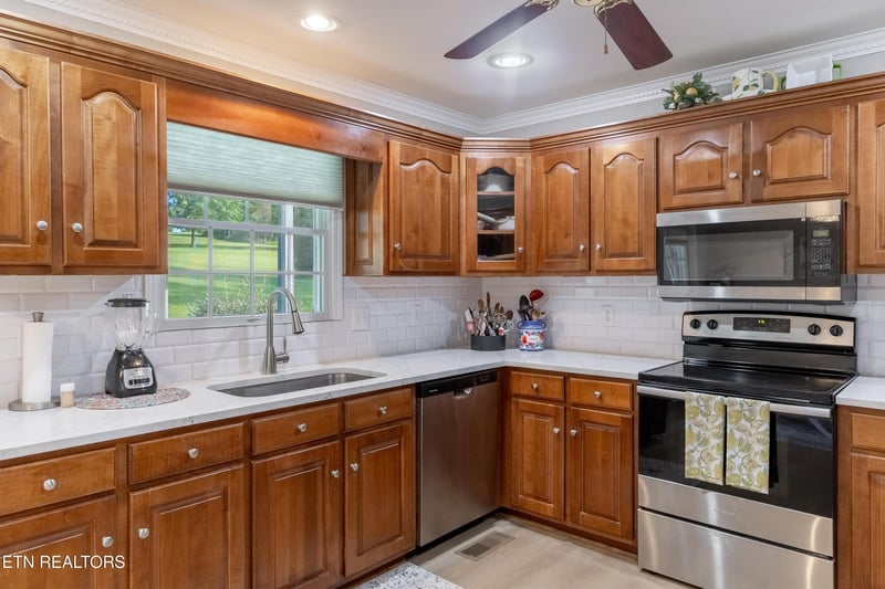 304 Fairway Dr, Athens, TN 37303