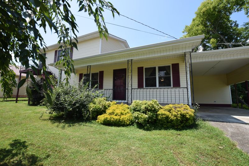 304 Ferry St, Loudon, TN 37774