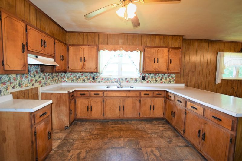304 Ferry St, Loudon, TN 37774