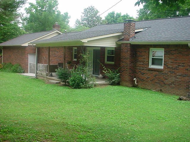 304 Lake Ln, Caryville, TN 37714
