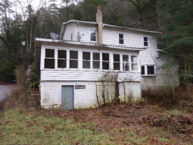304 Lovers Ln, Townsend, TN 37882