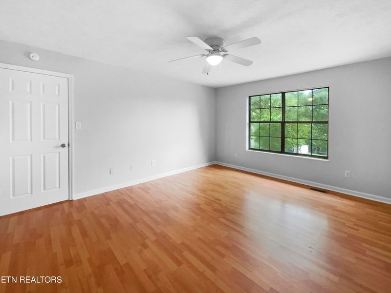 304 Oakleaf Cir, Knoxville, TN 37924