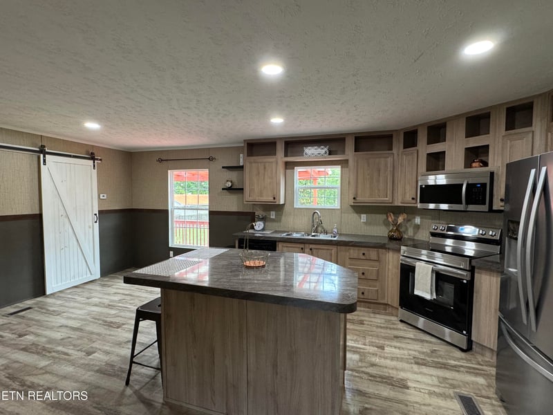 304 Peach Tree Cir, Wartburg, TN 37887