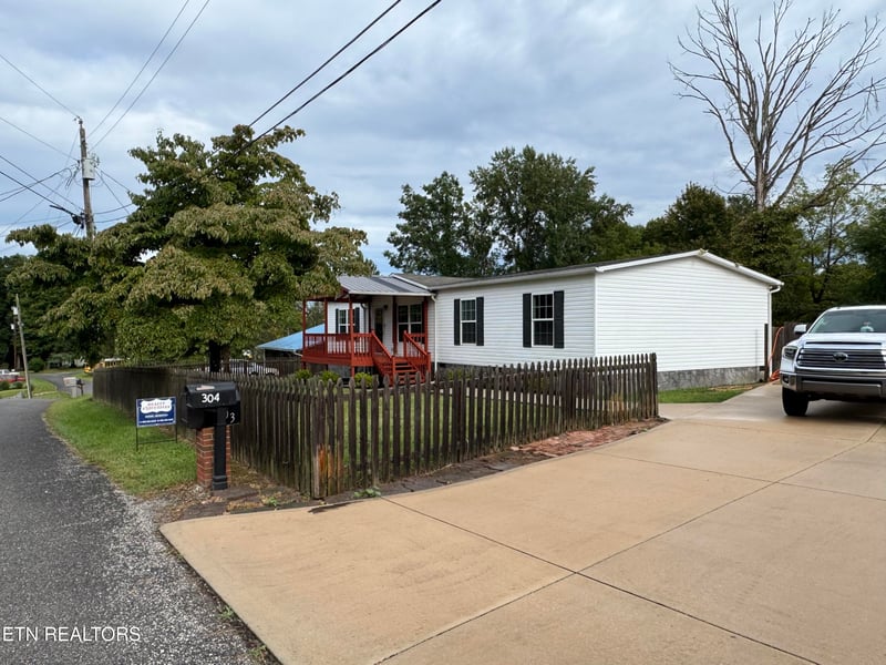 304 Peach Tree Cir, Wartburg, TN 37887