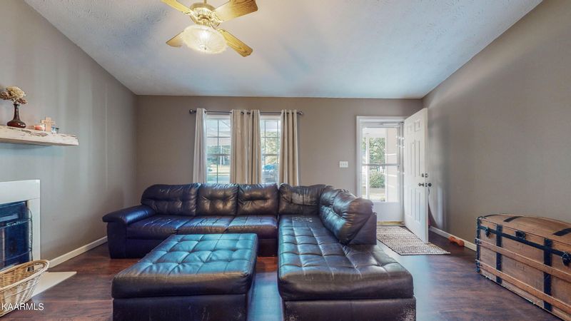 304 Pheasant Ln, Clinton, TN 37716