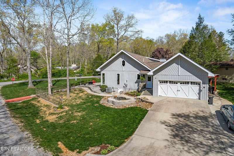 304 Saint George Dr, Crossville, TN 38558