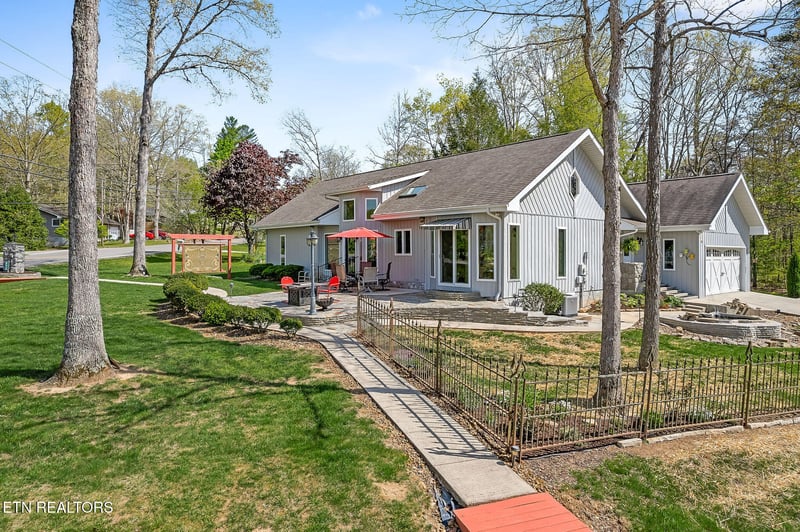 304 Saint George Dr, Crossville, TN 38558