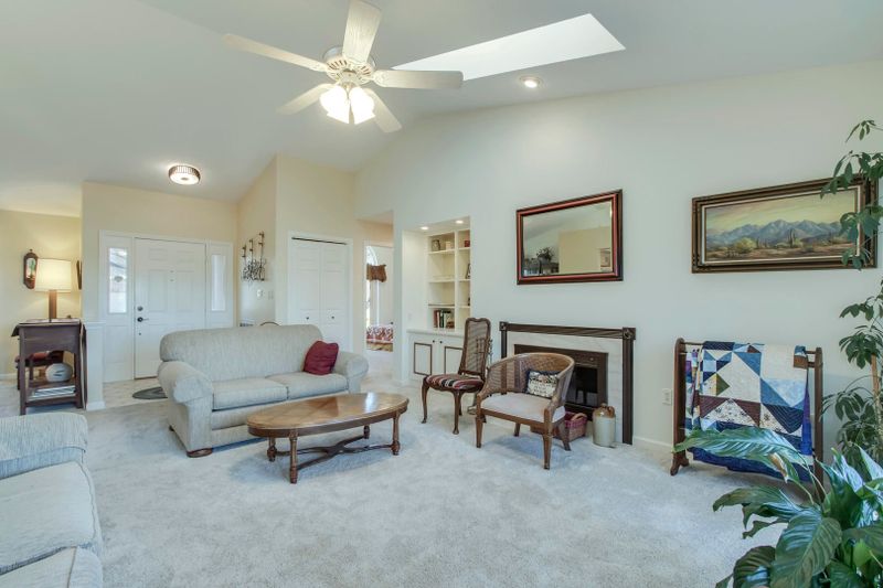 304 Saligugi Ln, Loudon, TN 37774