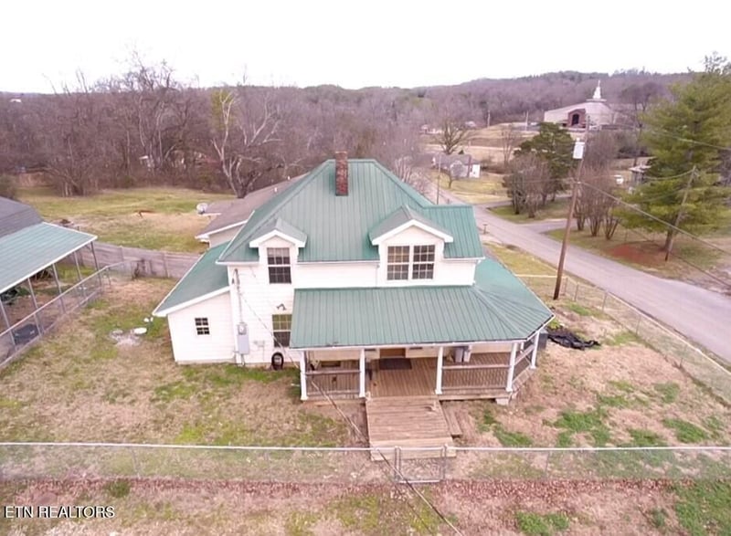 304 W 2nd Ave, Friendsville, TN 37737