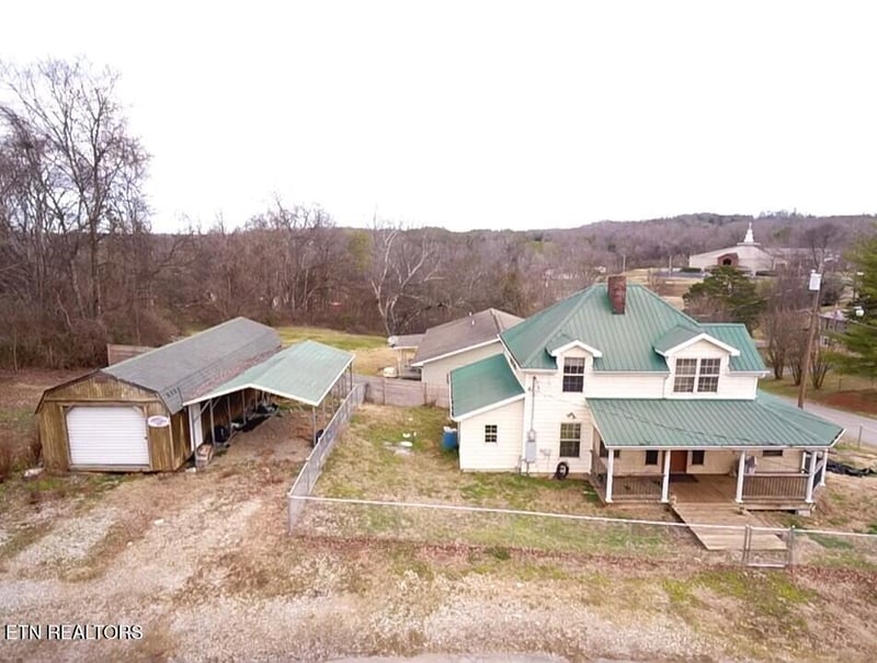 304 W 2nd Ave, Friendsville, TN 37737
