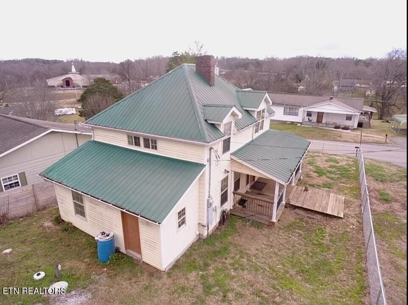 304 W 2nd Ave, Friendsville, TN 37737