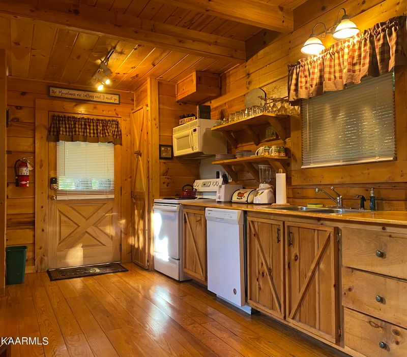 3040 Brothers Way, Pigeon Forge, TN 37862