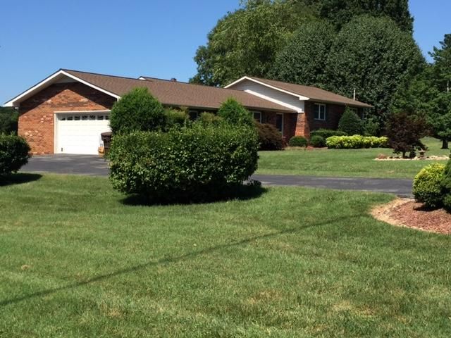 3040 Calloway Cir, Lenoir City, TN 37772