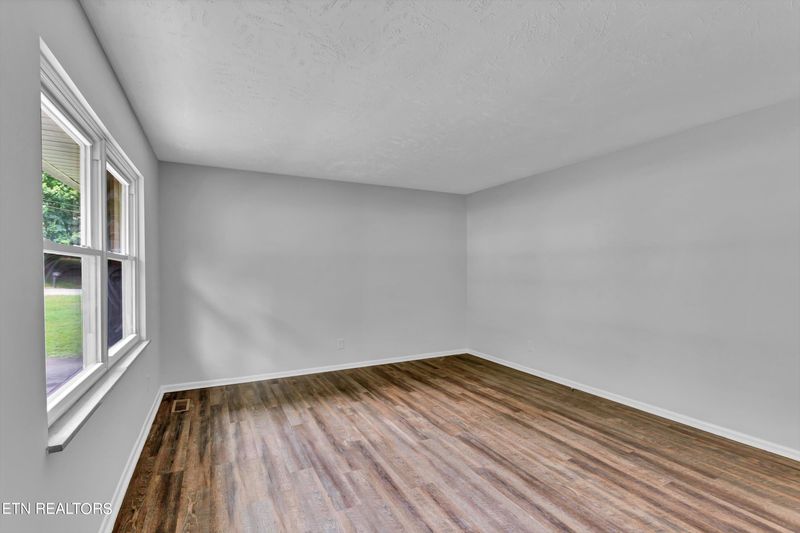 3040 Dow Dr, Knoxville, TN 37920
