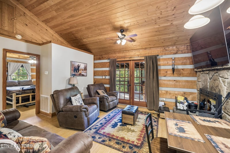3040 Patty View Way, Pigeon Forge, TN 37862
