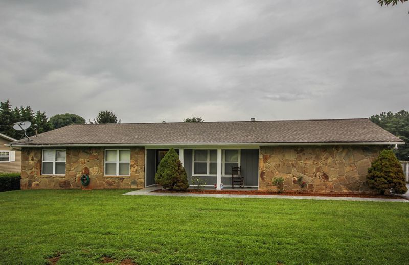 3041 Calloway Cir, Lenoir City, TN 37772
