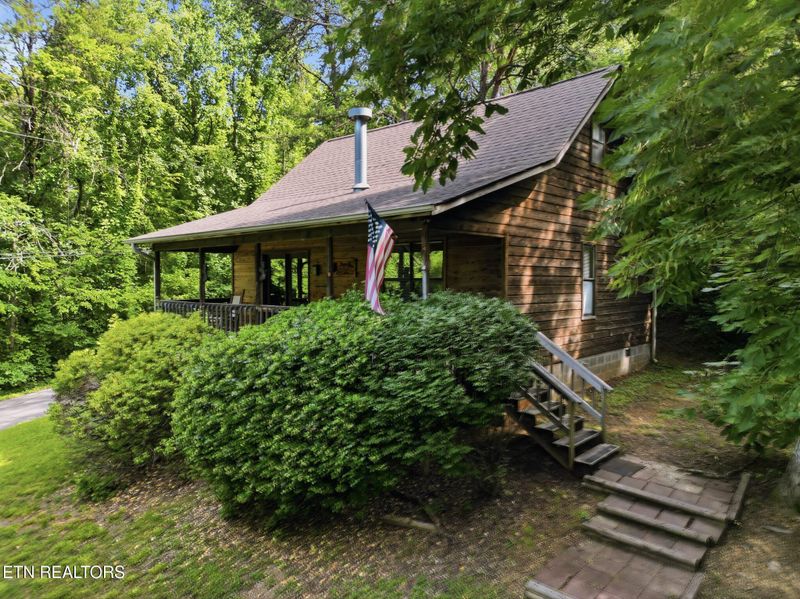 3042 Crestview Ct, Sevierville, TN 37862