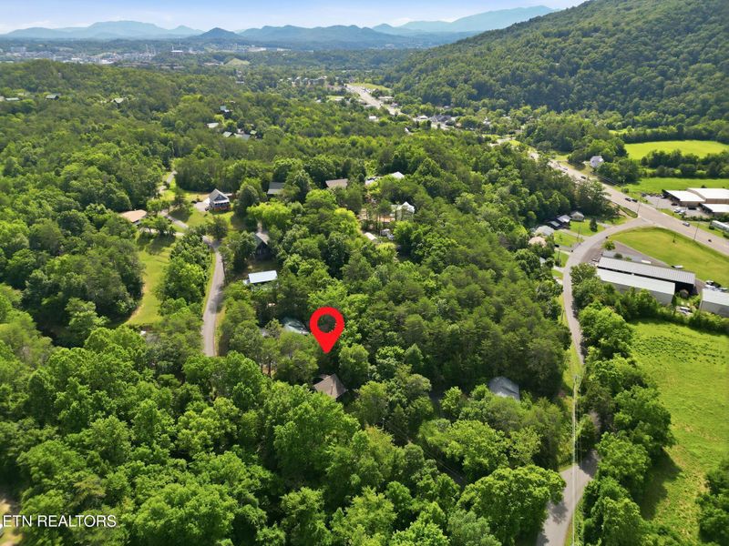 3042 Crestview Ct, Sevierville, TN 37862