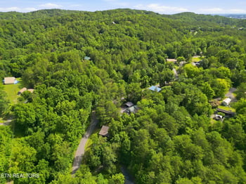 3042 Crestview Ct, Sevierville, TN 37862