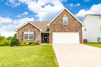 3042 Farmhouse Dr, Maryville, TN 37803