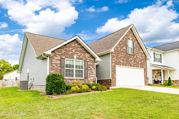 3042 Farmhouse Dr, Maryville, TN 37803
